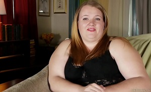 Gorda amateur se masturba delante de la webcam para sus seguidores